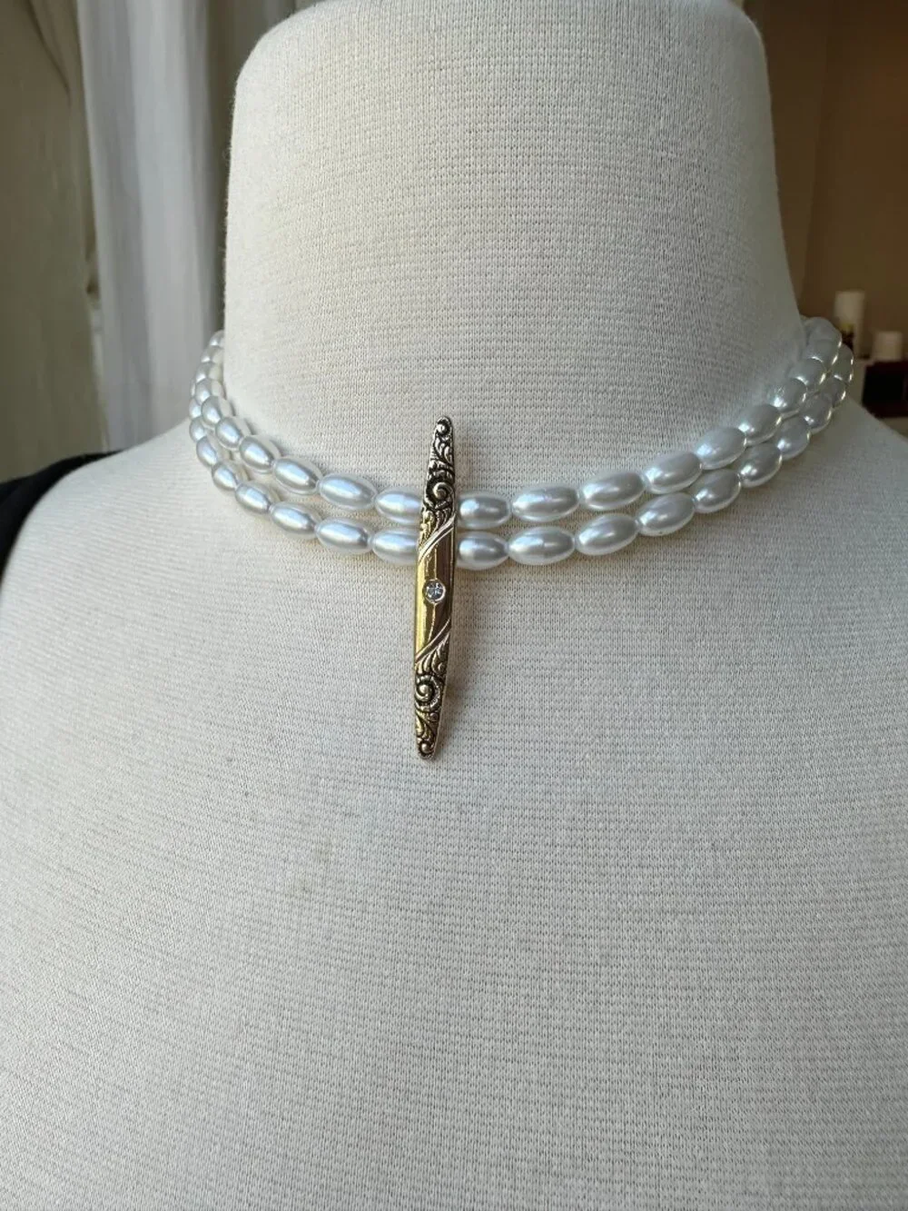Vintage Avon Gold Tone Bar Brooch Clear Glass Crystal Ornate Scroll Pin 2.5”